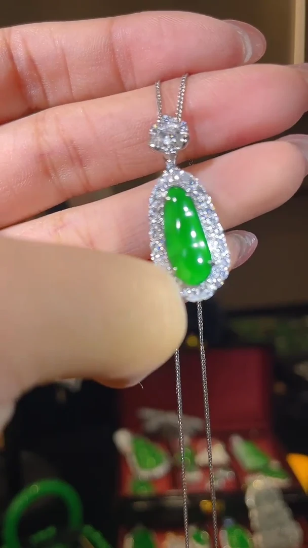 【闪购商品】翡翠吊坠(不含链)银S925镶嵌天然翡翠A货