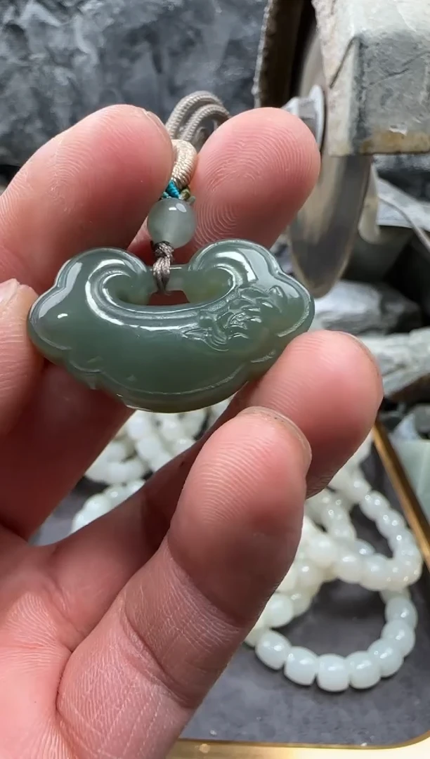 和田玉未镶嵌颈饰吊坠