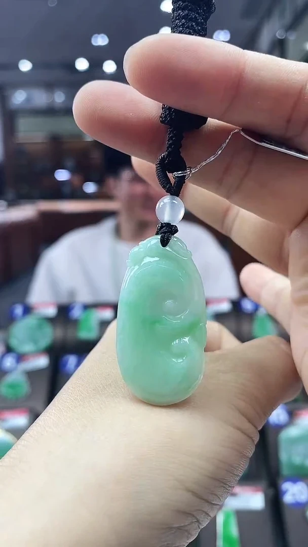 颈饰未镶嵌翡翠如意
