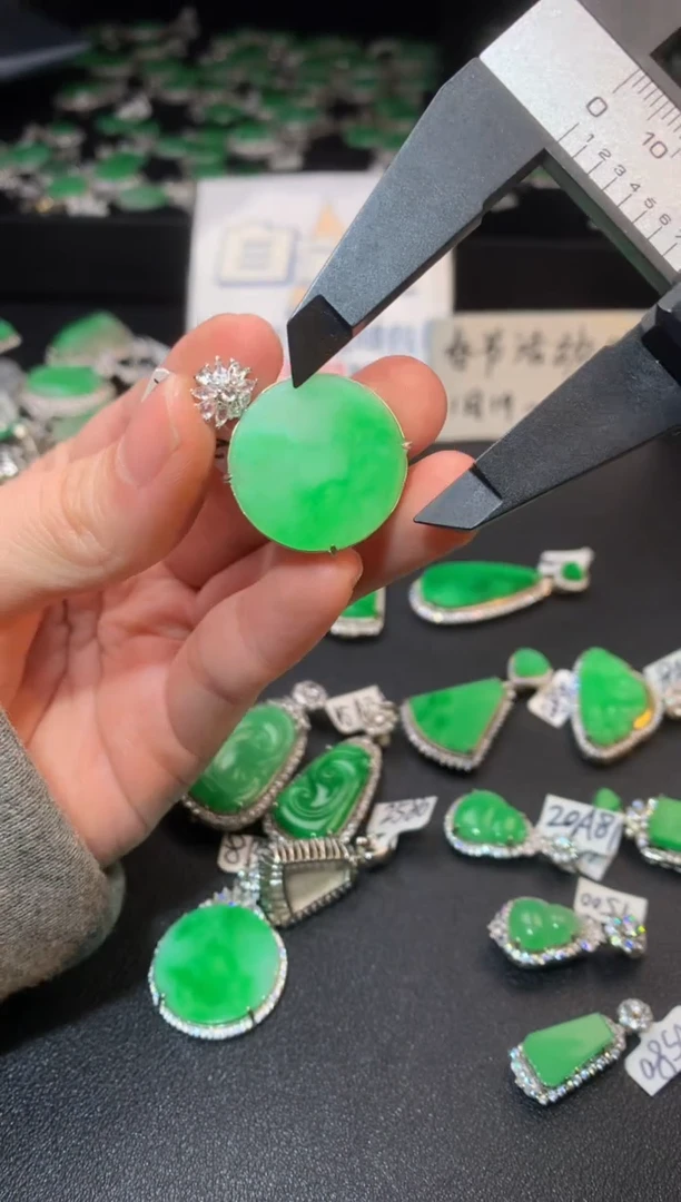 【闪购商品】翡翠颈饰银S925镶嵌翡翠