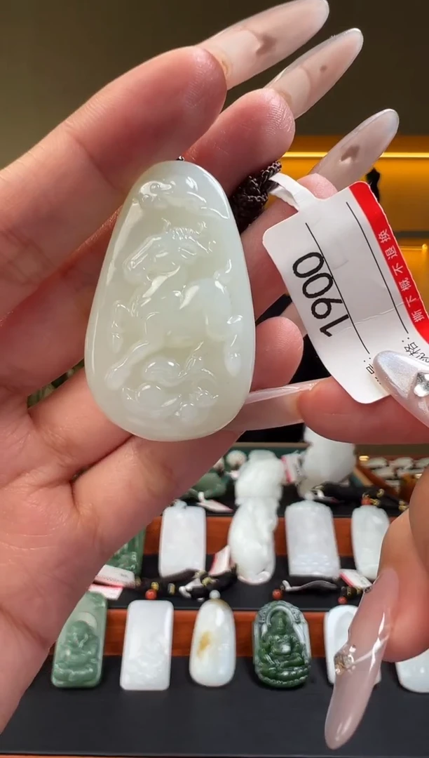 颈饰未镶嵌和田玉1