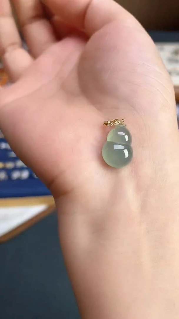 颈饰18K金镶嵌翡翠2025120601