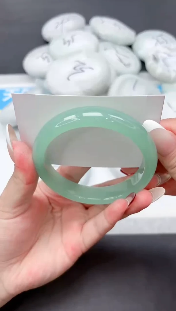 未镶嵌手镯石英质玉292-63.4