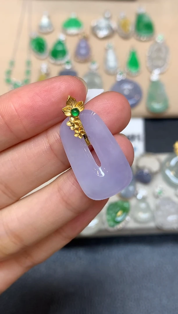 颈饰18K金镶嵌翡翠方扣【无服务费