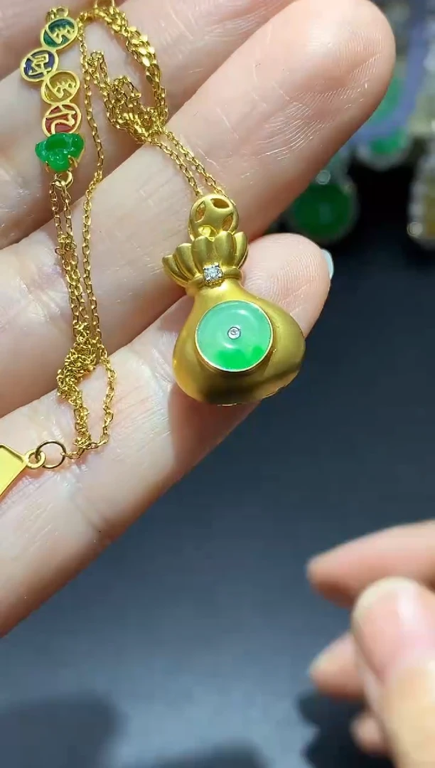 颈饰18K金镶嵌翡翠490-中国好珍宝