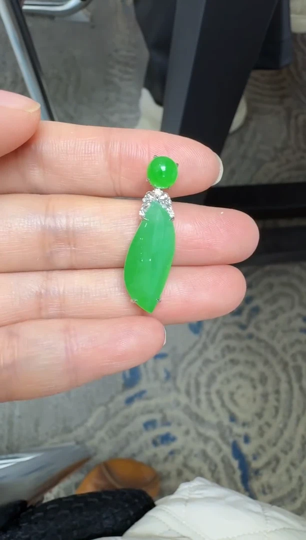 【闪购商品】翡翠颈饰18K金镶嵌缅甸翡翠A货吊坠