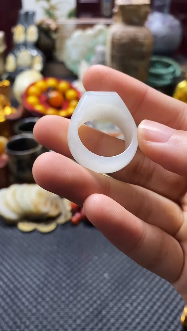 未镶嵌戒指和田玉戒指