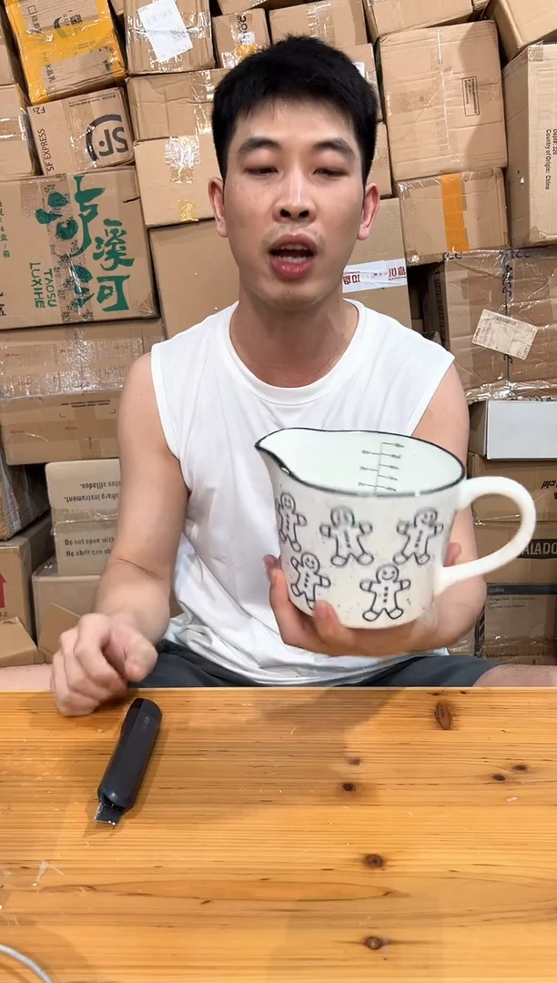 瓷片姜饼人奶壶