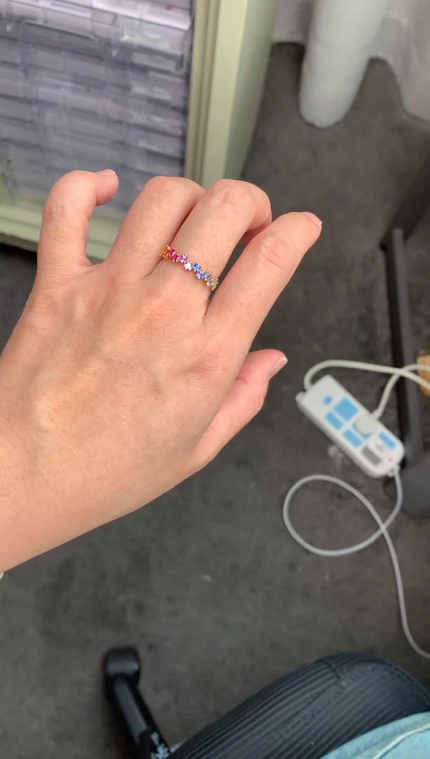 【闪购商品】彩色蓝宝石戒指18K金镶嵌彩蓝宝戒指