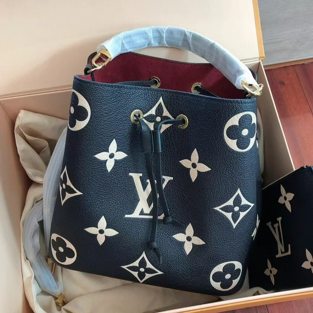 95新 LouisVuitton/路易威登 青奢荟/lv黑色全皮水桶包/89707