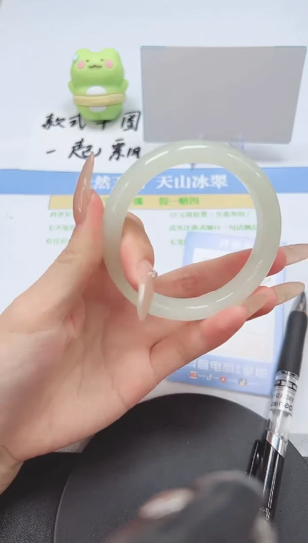 【闪购商品】石英质玉手镯未镶嵌A249-58.4