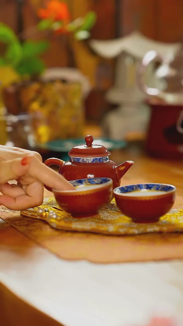 故宫红1茶壶2杯1壶承
