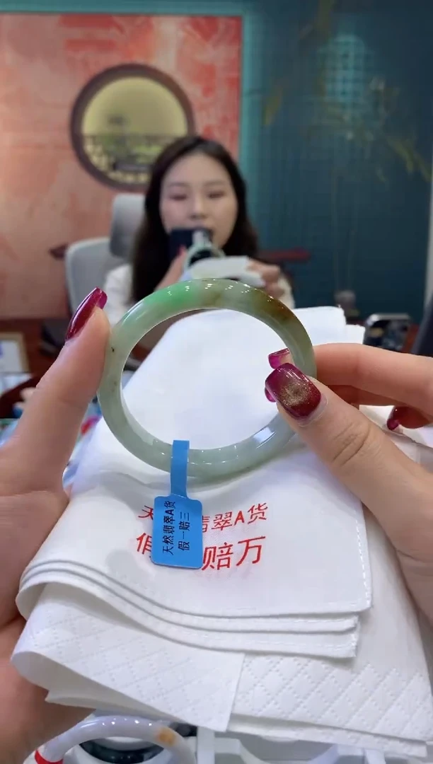 【闪购商品】翡翠手镯未镶嵌多人03734