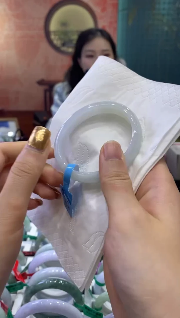 【闪购商品】翡翠手镯未镶嵌多人18193