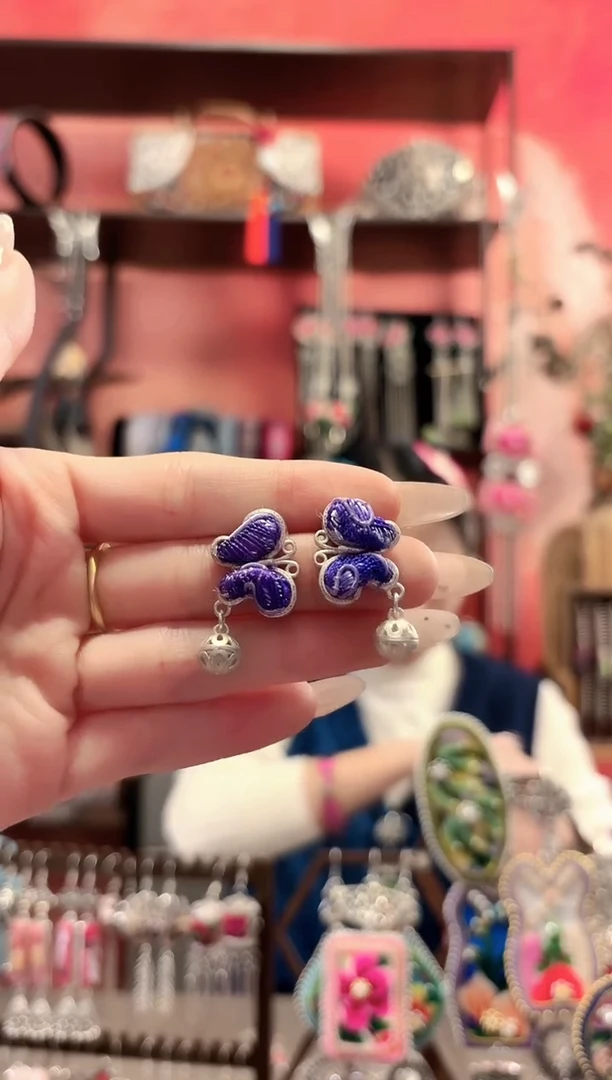 织绣云织谣民族风精美饰品 389