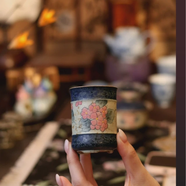 青花火石红焦糖釉下彩绣球花闻香杯