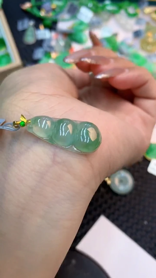 颈饰18K金镶嵌翡翠1