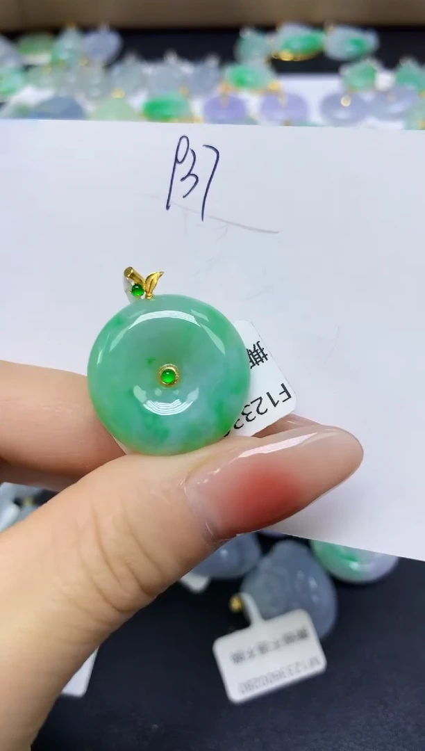 翡翠18K金镶嵌颈饰 天然缅甸翡翠A货