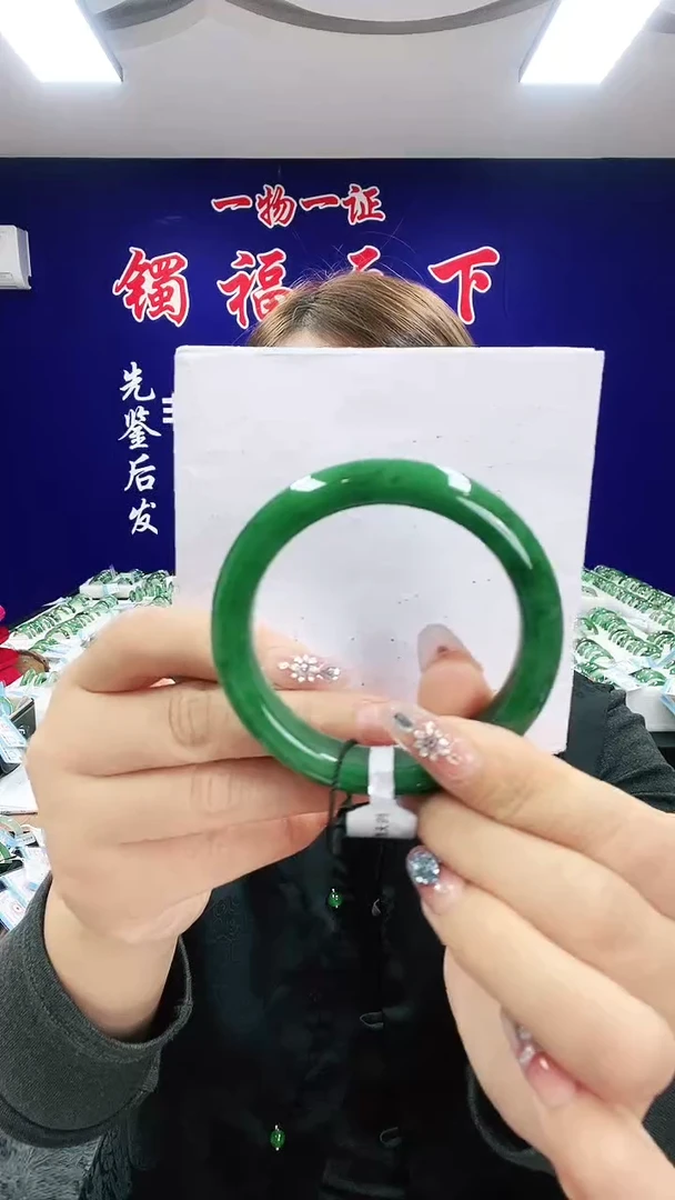 未镶嵌手镯石英质玉（非洲翠）1
