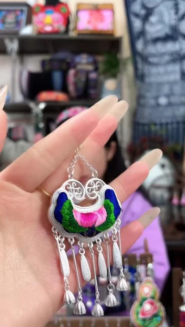 织绣民族风非遗老绣苗银饰品139