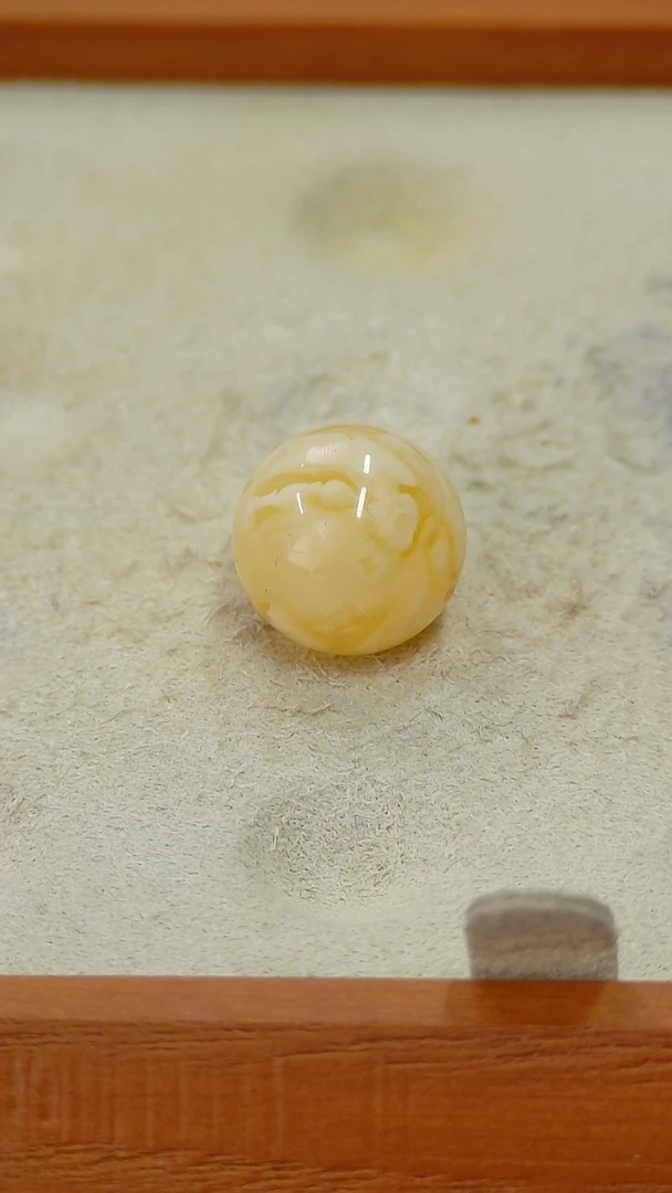 【闪购商品】蜜蜡裸石未镶嵌俄料圆珠12+mm1.095克