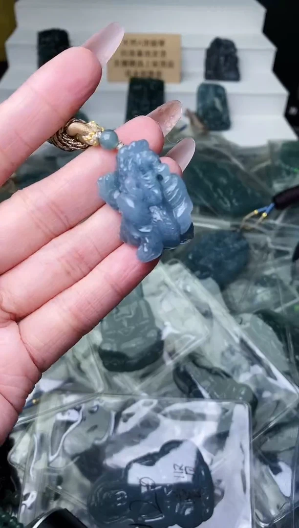 颈饰未镶嵌翡翠