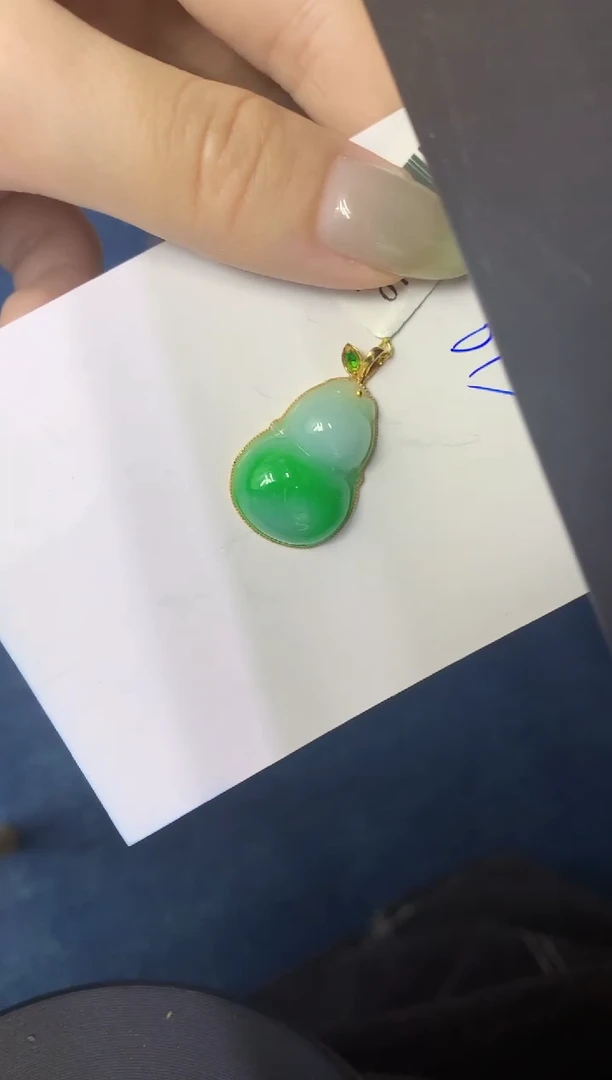 翡翠18K金镶嵌颈饰缅甸天然翡翠A货