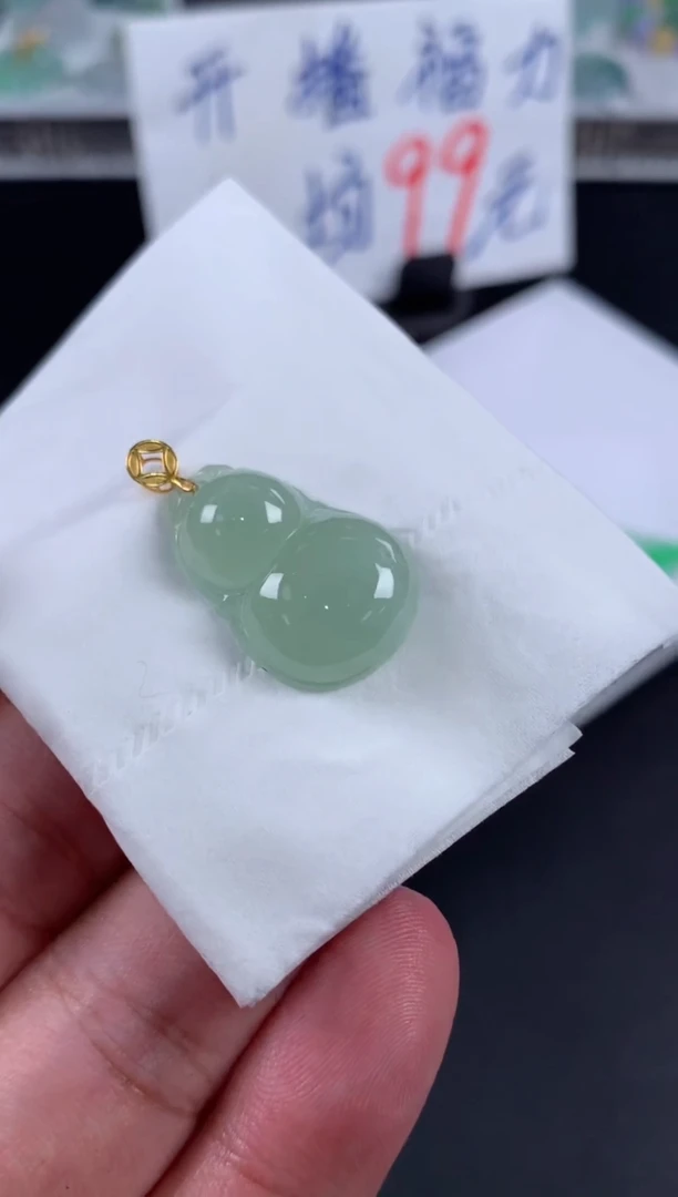 颈饰18K金镶嵌翡翠m**o翡翠