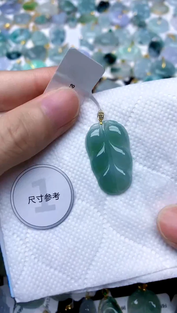 颈饰18K金镶嵌翡翠天然A货翡翠