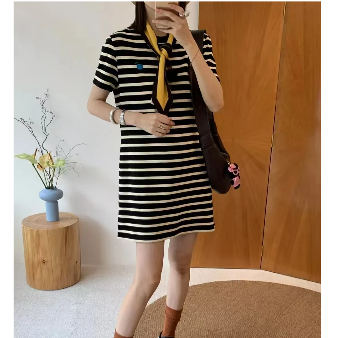 新款A字收腰针织连衣裙女