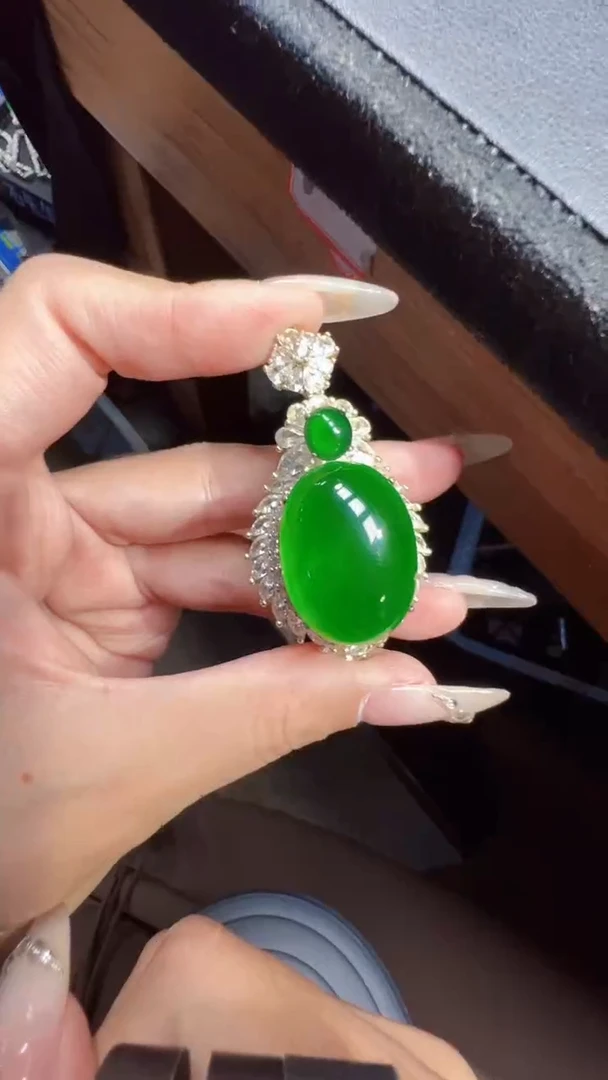 未镶嵌定制翡翠翡翠A货有轻微色差属于正常现象，蛋面多样性发货1