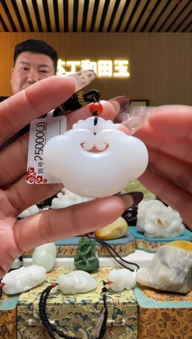 颈饰未镶嵌和田玉J