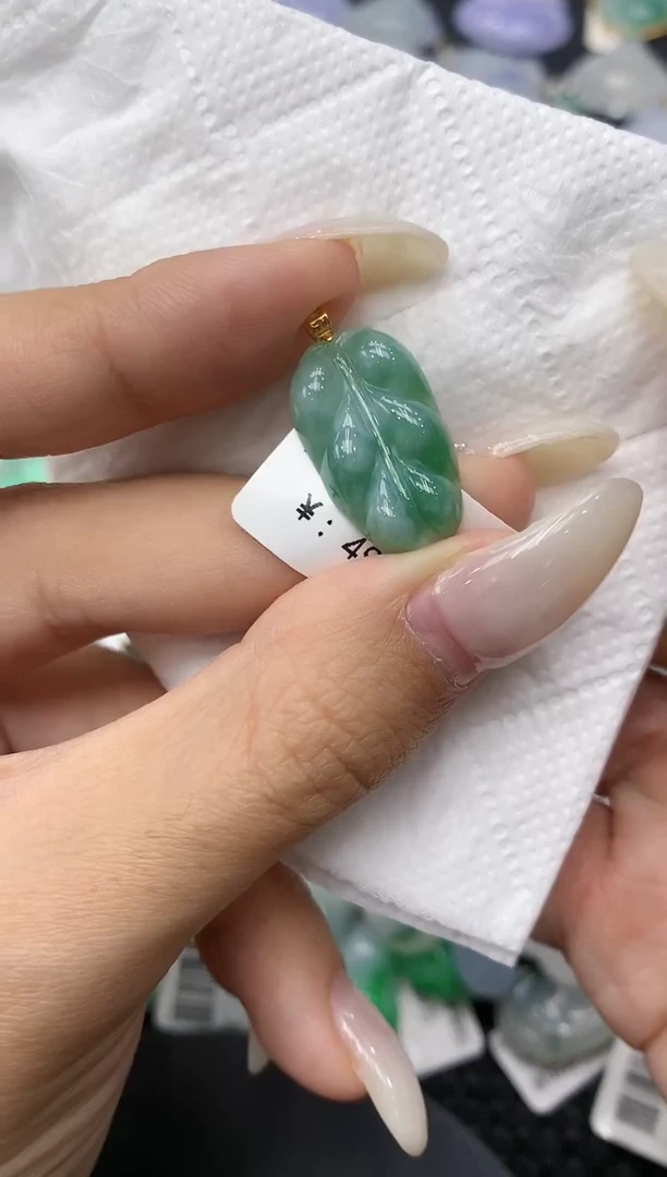 颈饰18K金镶嵌翡翠11111111111