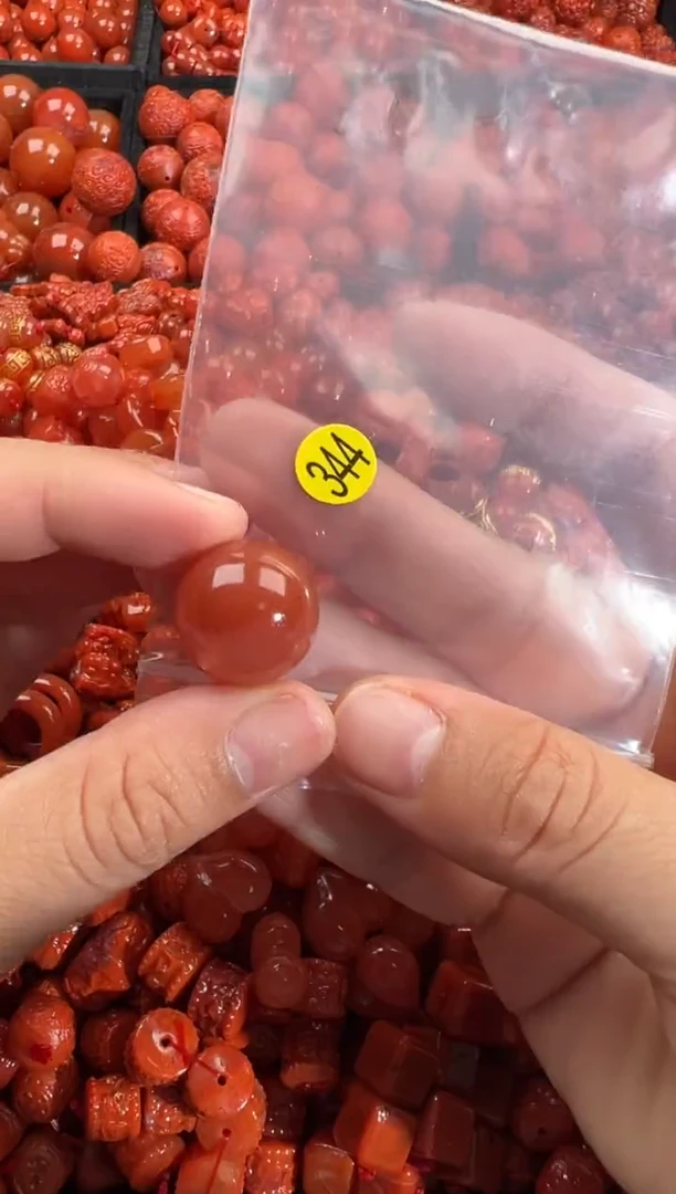 南红玛瑙未镶嵌颈饰1
