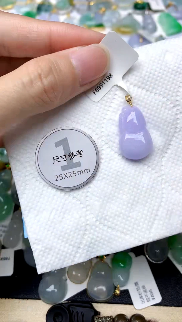 颈饰18K金镶嵌翡翠天然A货翡翠