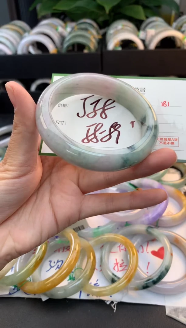 未镶嵌定制翡翠毛货需精细抛光+多人