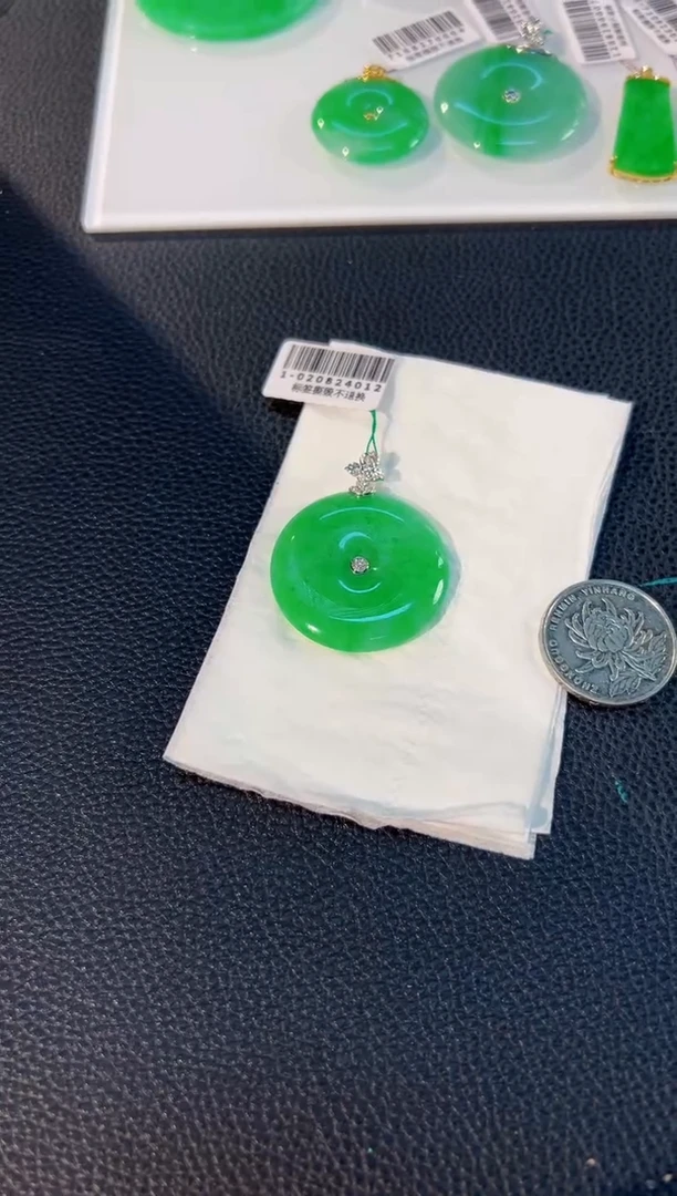 颈饰18K金镶嵌翡翠缅料A货/支持复检/一件