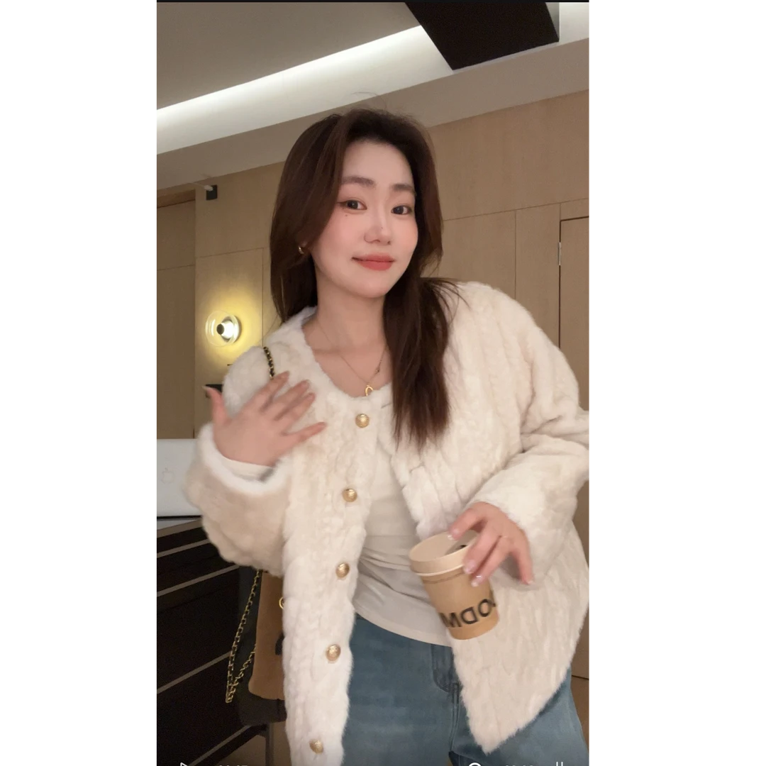 现货大婉酱微胖定【白兔奶糖】韩系千金风环保草毛毛一体外套9952D