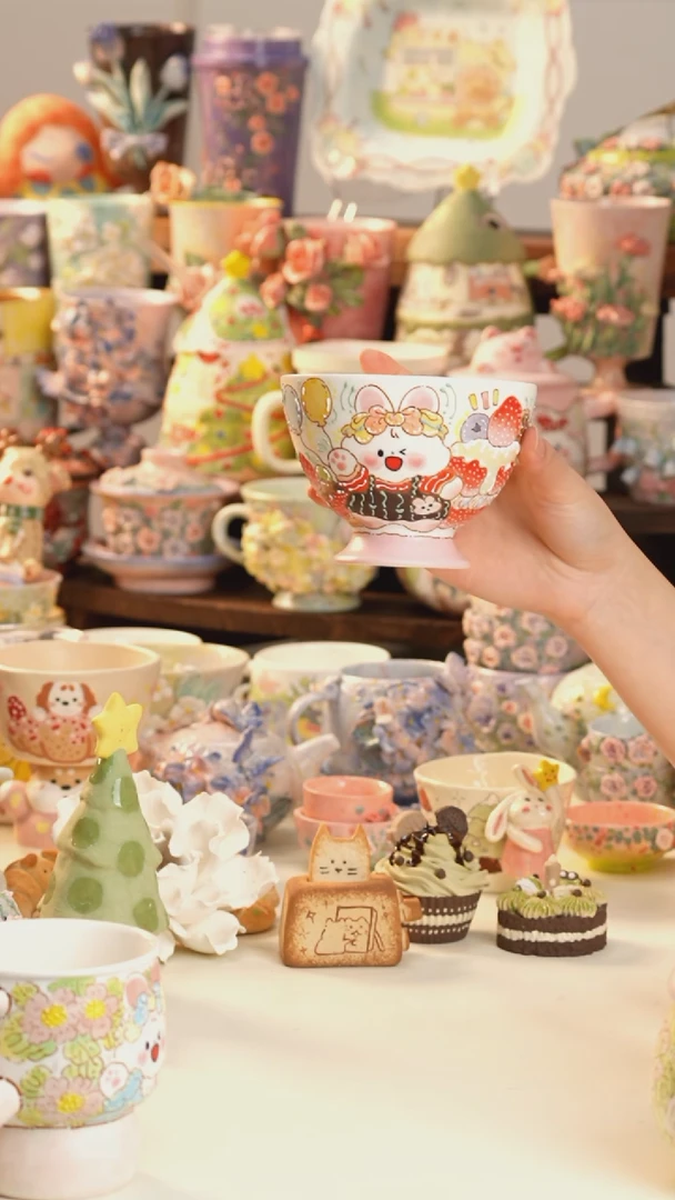 摆件陶景德镇釉下彩手绘设计师款陶瓷