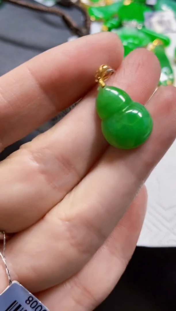 颈饰18K金镶嵌翡翠葫芦