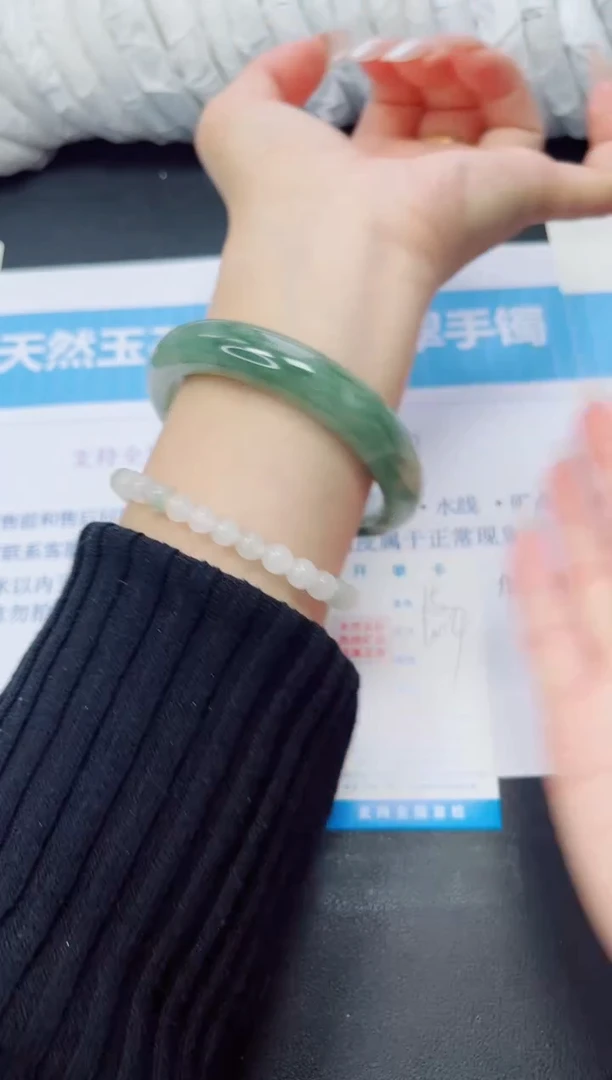 石英质玉手镯未镶嵌75/60.4