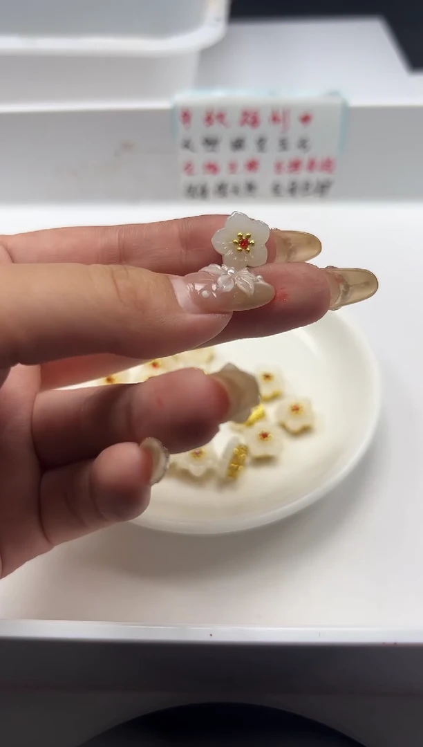 颈饰未镶嵌和田玉x1422白玉桃花*3颗