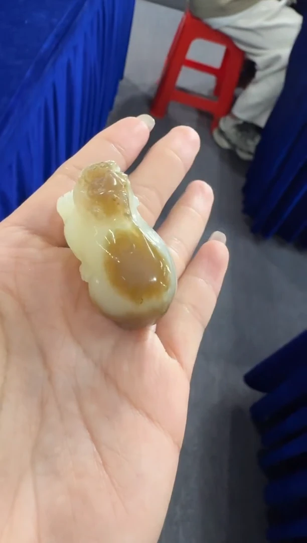 颈饰未镶嵌和田玉糖白貔貅吊坠