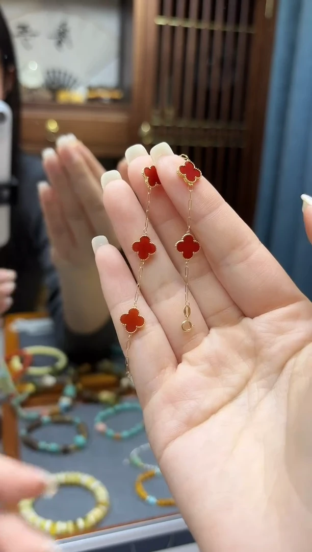 18K金镶嵌车挂玛瑙/玉髓18K金玛瑙四叶花手链MY