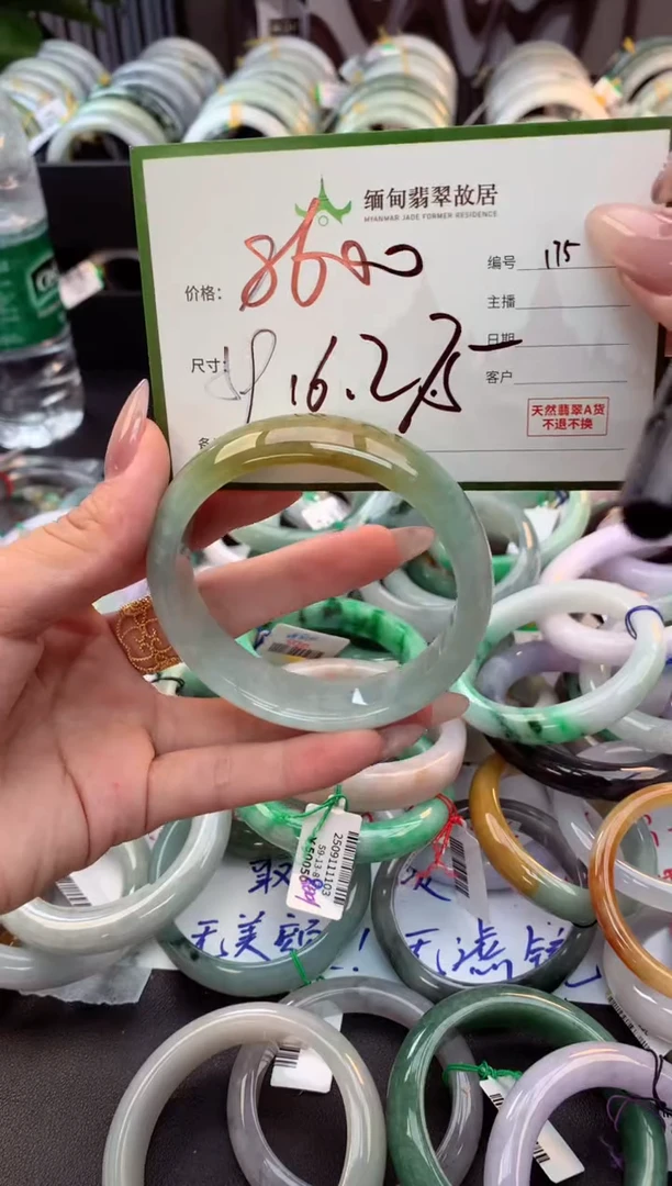 未镶嵌定制翡翠毛货需精细抛光+多人
