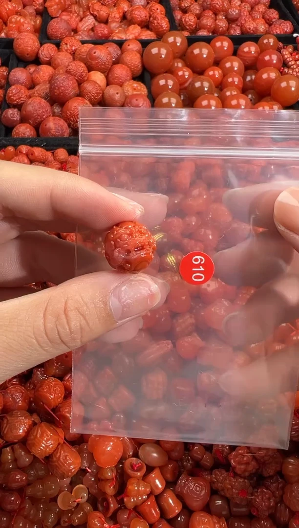 南红玛瑙未镶嵌颈饰1