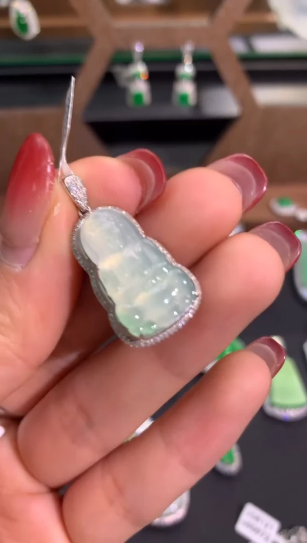 【闪购商品】翡翠吊坠(不含链)18K金镶嵌吊坠