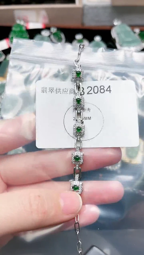 【闪购商品】翡翠颈饰未镶嵌赠皮绳2084