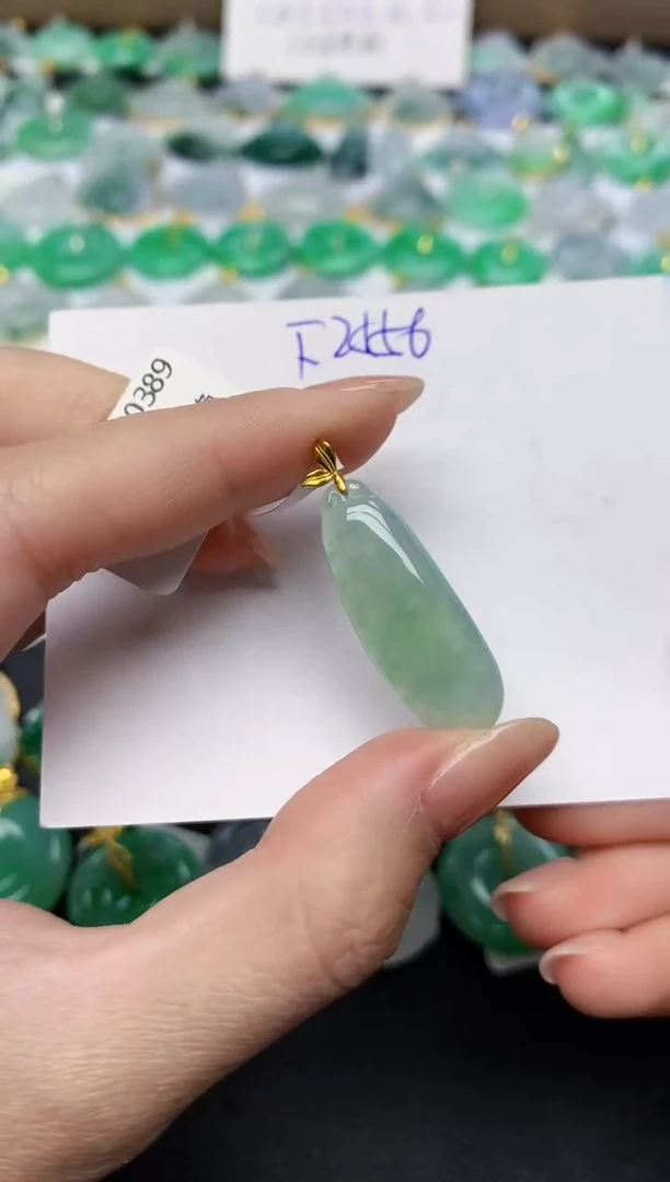 颈饰18K金镶嵌翡翠天然缅甸A货翡翠百元以上9元证书费自理