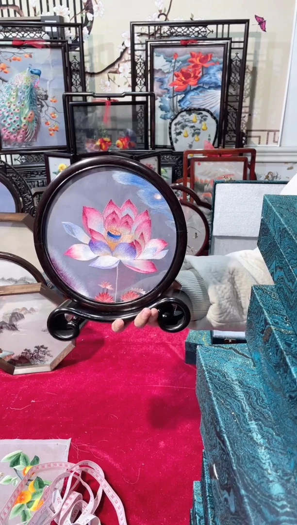 织绣精品手工刺绣苏绣，实木框摆台35